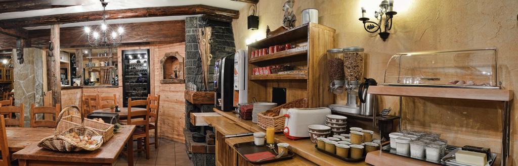 Logis Hotel Les Ancolies Areches Exterior photo