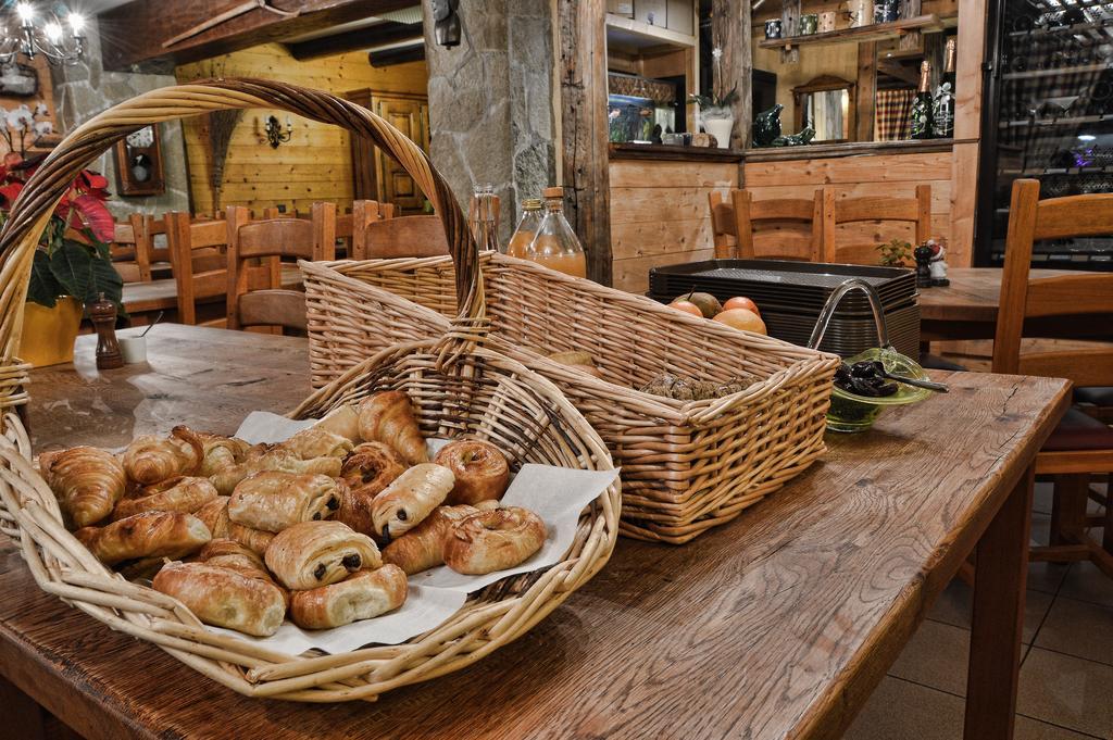 Logis Hotel Les Ancolies Areches Exterior photo