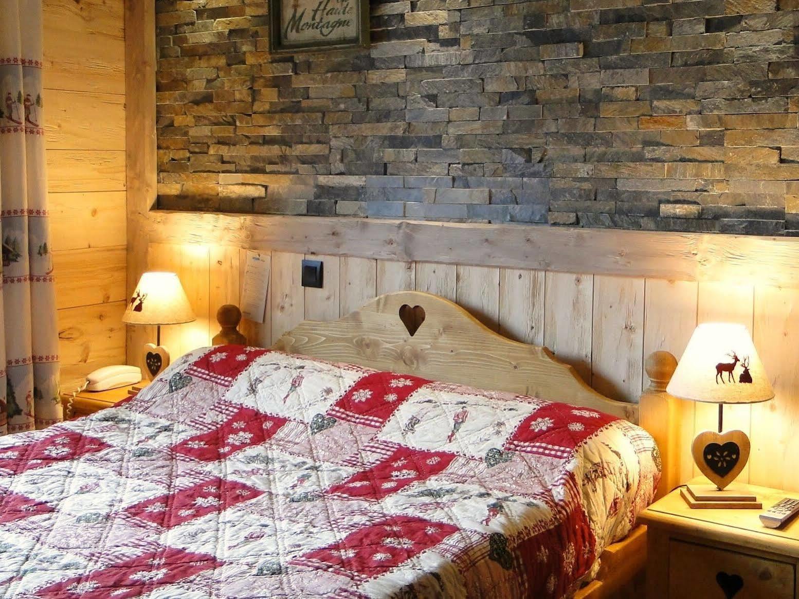 Logis Hotel Les Ancolies Areches Exterior photo